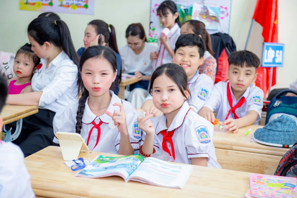 Bàn học nhóm nhỏ